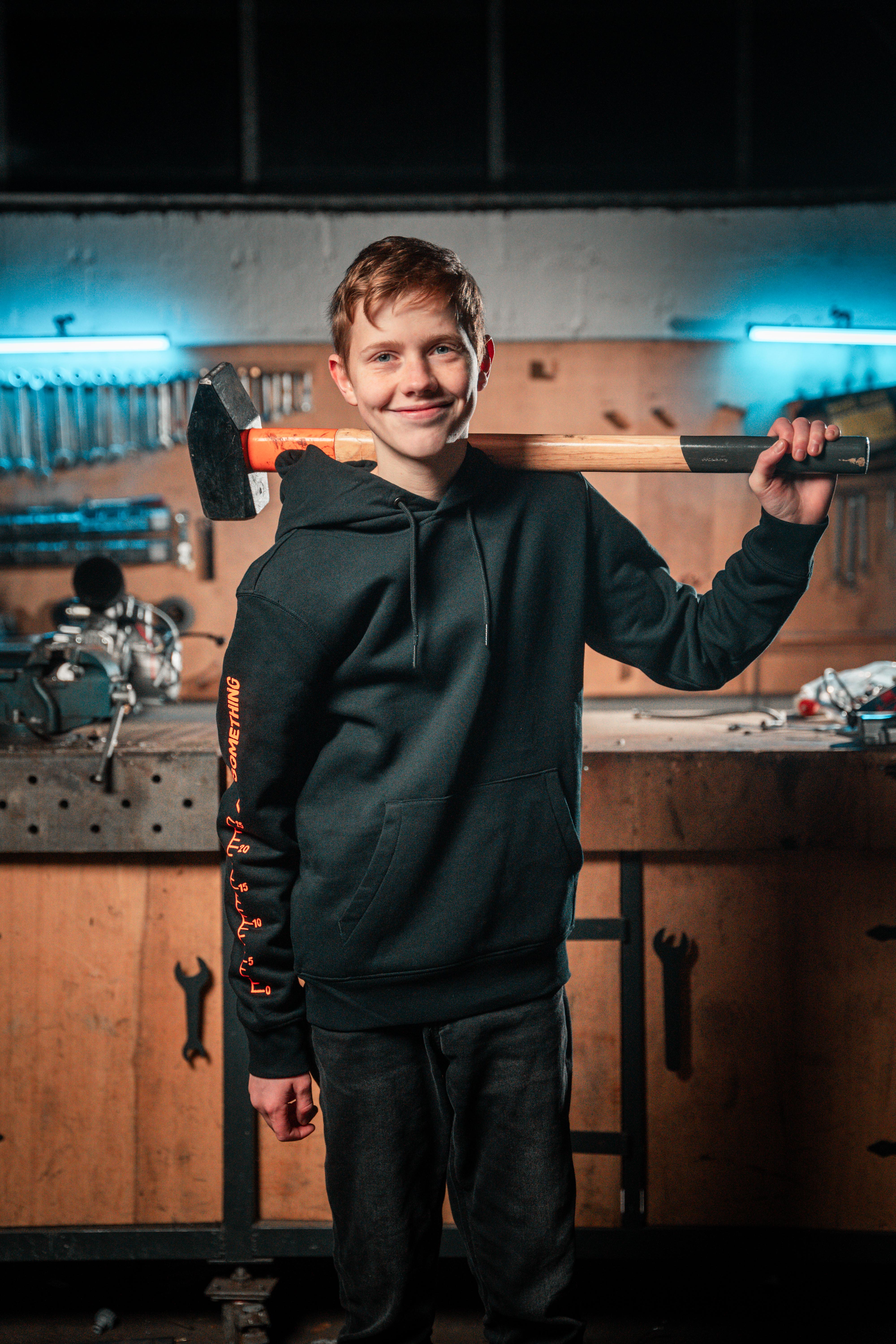 Werkzeug Hoodie – Neon Orange - Kinder - Image 2