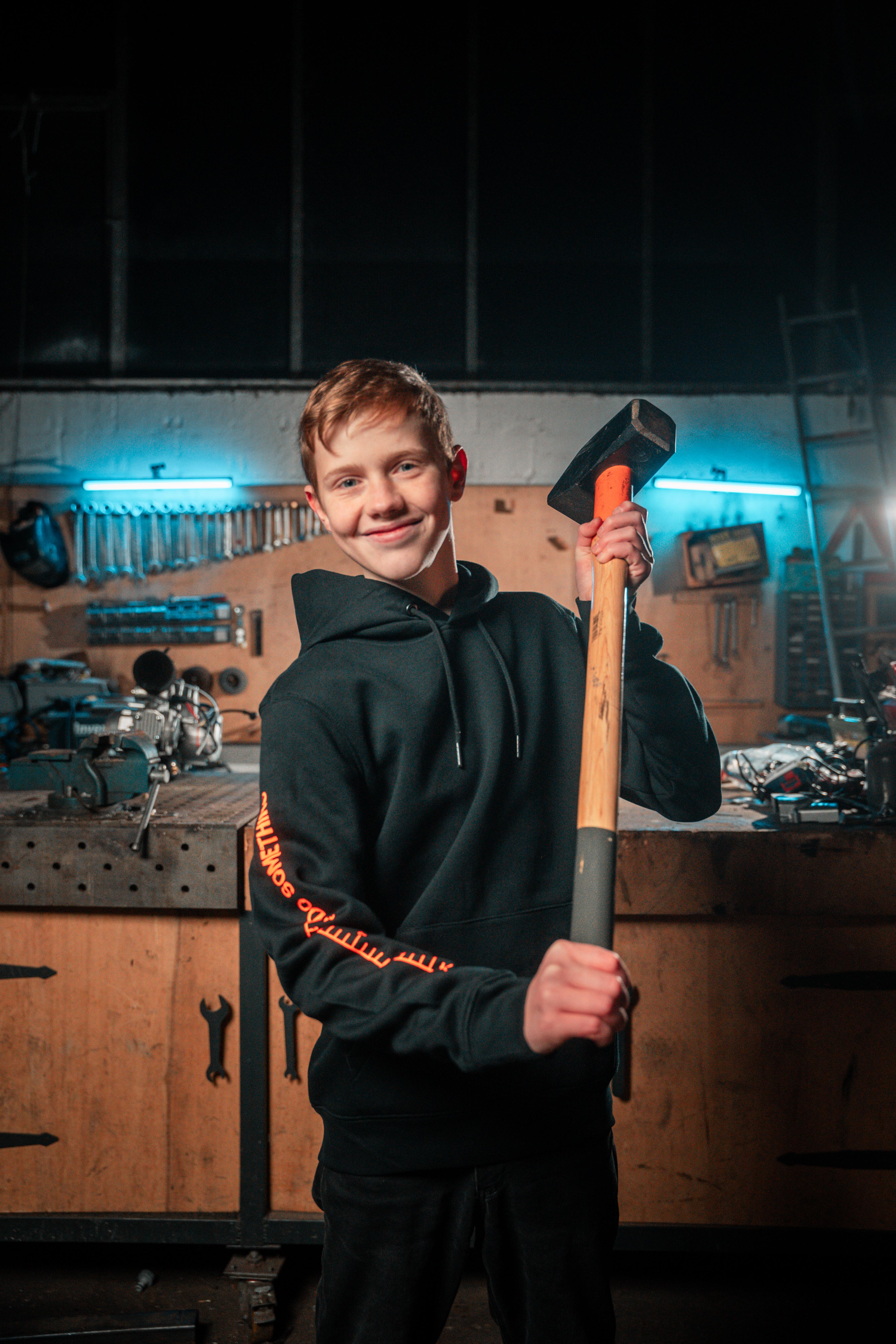 Werkzeug Hoodie – Neon Orange - Kinder - Image 4